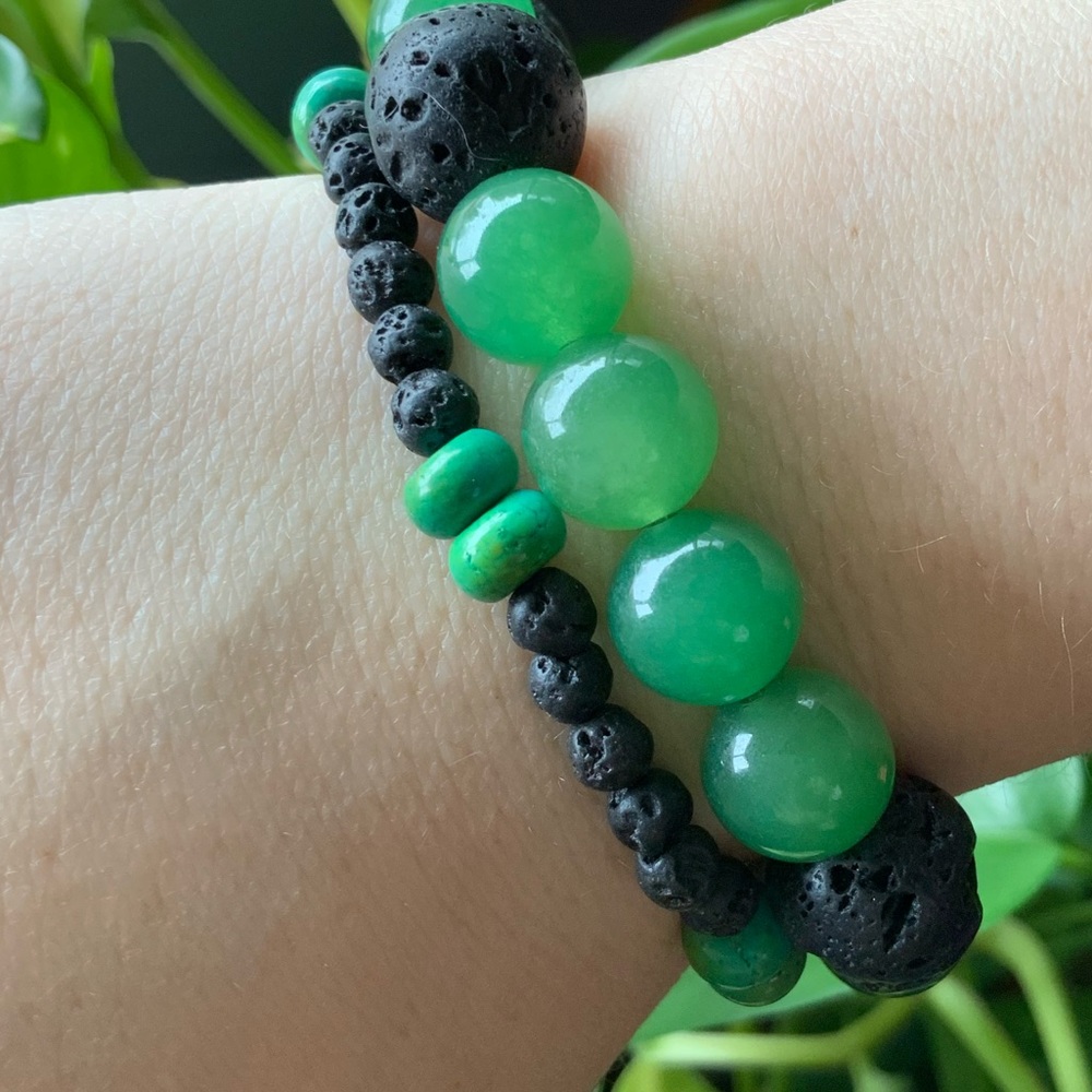Set of 2 stretchy bracelets -stone and lava beads
